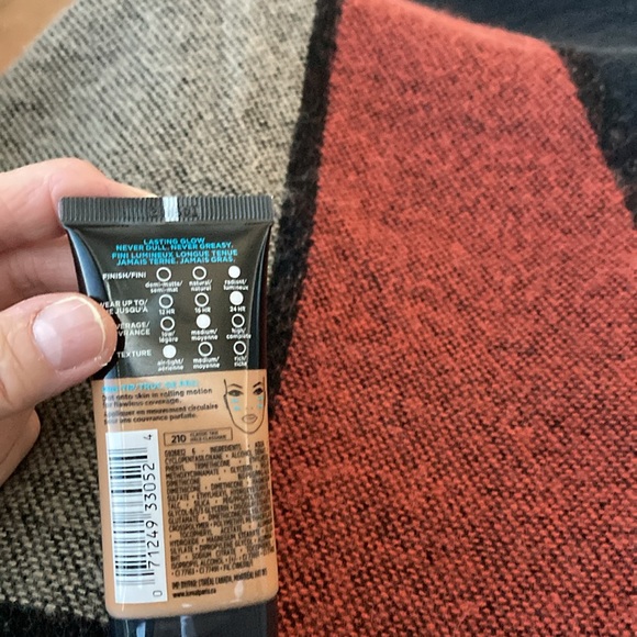 Mac Makeup Bundle #1 - Picture 10 of 11